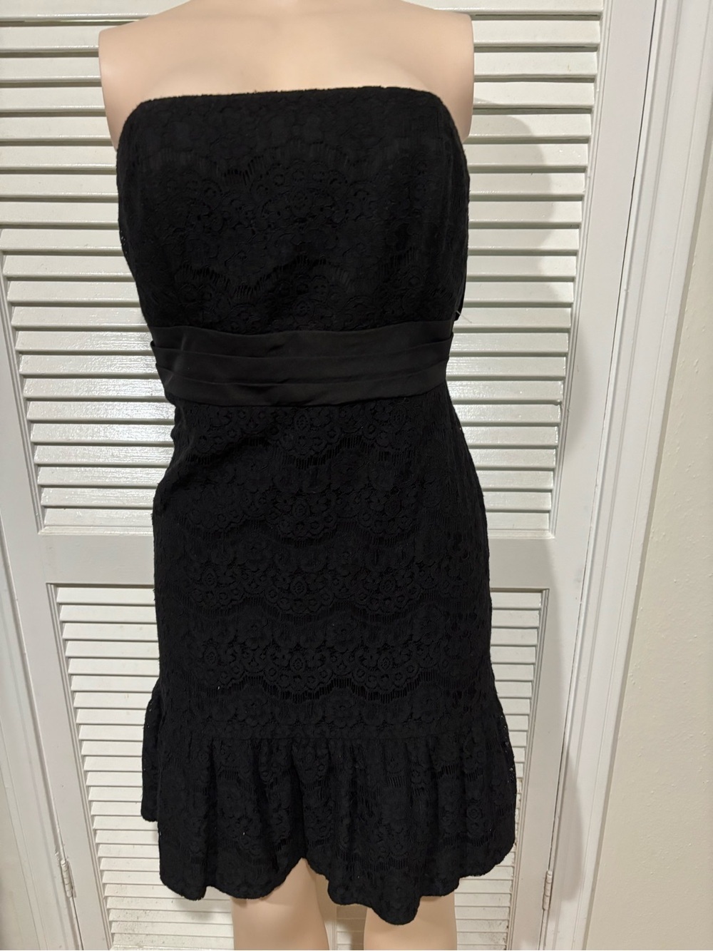 White House Black Market Black Strapless Lace Dress - Picture 2 of 6